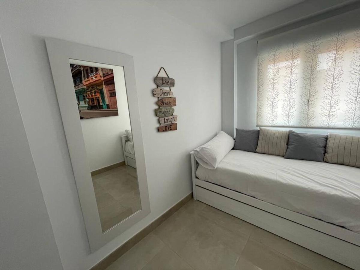Holidays2malaga Princesa 3 Dormitorios, Vistas Al Mar Y Montana, Terraza Y A 200m A La Playa Apartment *